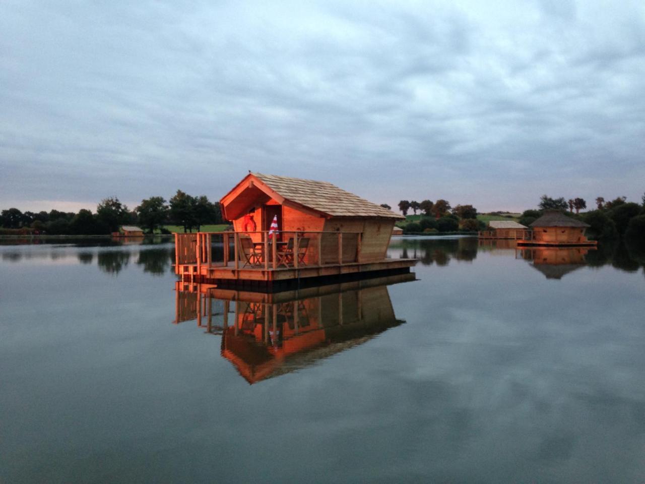 Village Flottant De Pressac المظهر الخارجي الصورة